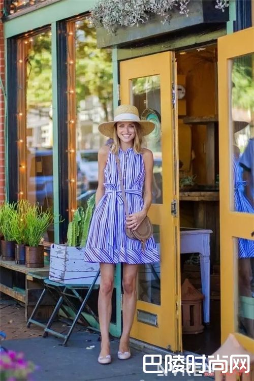 削肩裙如何搭配？_肩宽穿什么都丑？那是因为你不知道这4种款式的穿搭！