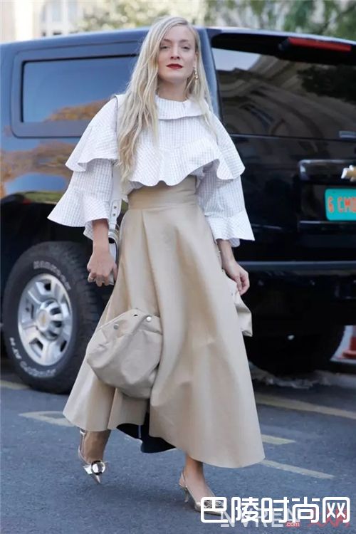 猫跟凉鞋有哪些值得推荐？_本季最流行的5款凉鞋 这些明星已经穿上了！