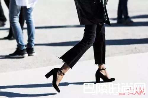 绑带高跟鞋配喇叭裤_让160变170的穿搭指南 增高垫和P图软件靠边站