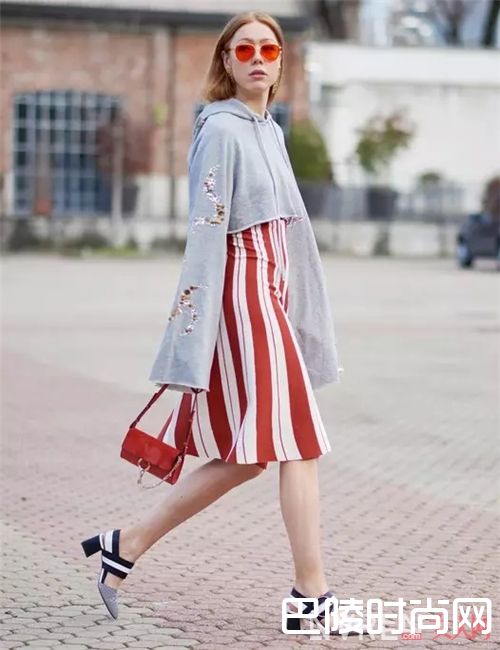 猫跟凉鞋有哪些值得推荐？_本季最流行的5款凉鞋 这些明星已经穿上了！