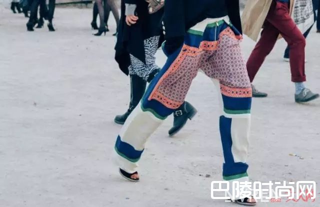 粗跟高跟鞋配及地阔腿裤_让160变170的穿搭指南 增高垫和P图软件靠边站