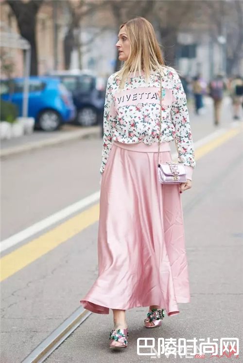 华丽凉拖有哪些值得推荐？_本季最流行的5款凉鞋 这些明星已经穿上了！