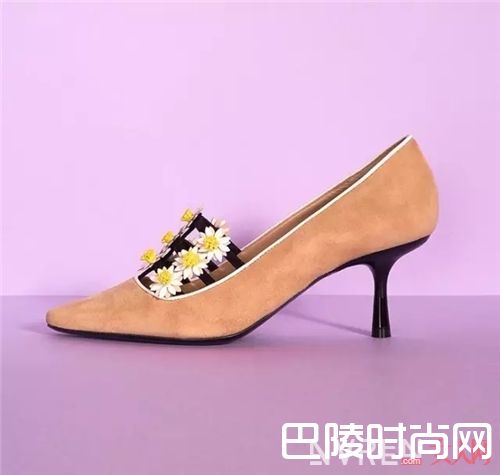 Fabrizio Viti鞋子推荐_这些长满花朵的鞋子 穿上后美得像仙女一般!