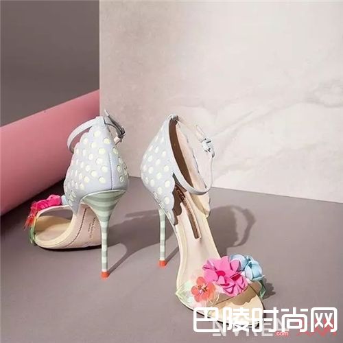 Sophia Webster鞋子推荐_这些长满花朵的鞋子 穿上后美得像仙女一般!