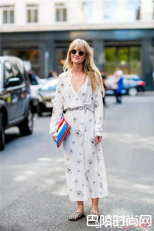 华丽凉拖有哪些值得推荐？_本季最流行的5款凉鞋 这些明星已经穿上了！