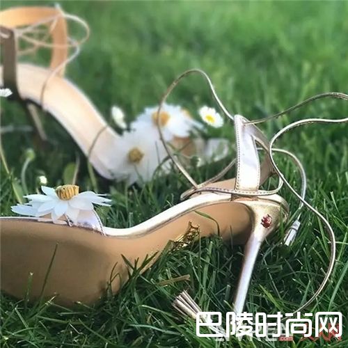 Charlotte Olympia鞋子推荐_这些长满花朵的鞋子 穿上后美得像仙女一般!