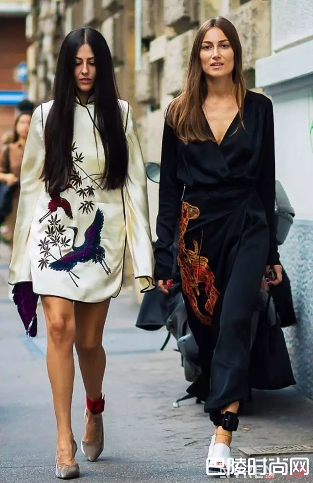 脚环是怎么红起来的_Choker还没戴够 现在又流行“脚环”了？