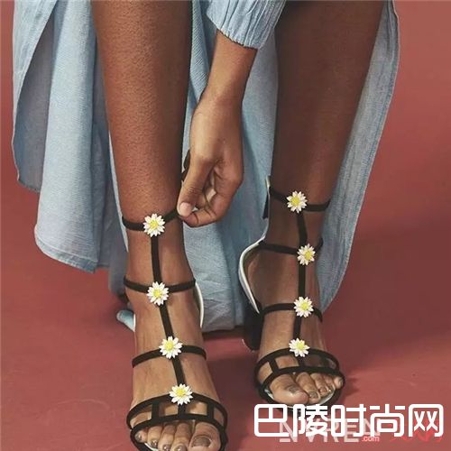 Fabrizio Viti鞋子推荐_这些长满花朵的鞋子 穿上后美得像仙女一般!