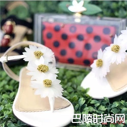 Charlotte Olympia鞋子推荐_这些长满花朵的鞋子 穿上后美得像仙女一般!