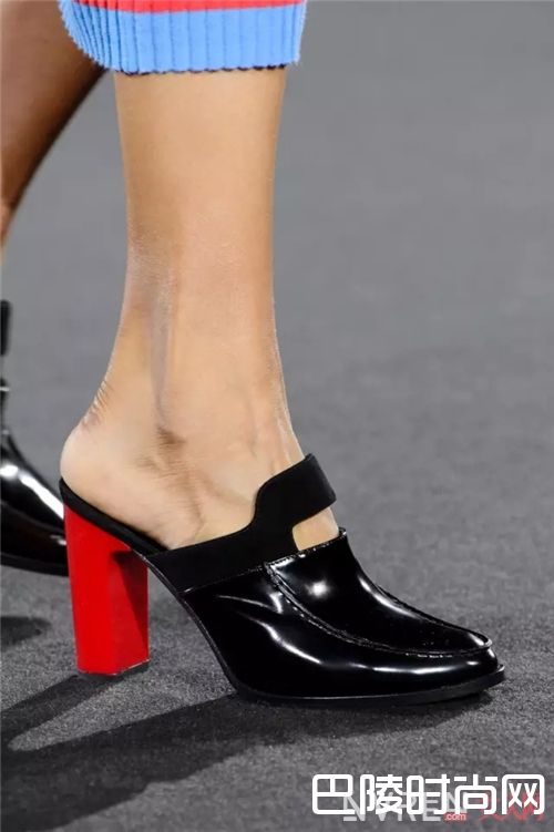 穆勒鞋有哪些值得推荐？_本季最流行的5款凉鞋 这些明星已经穿上了！