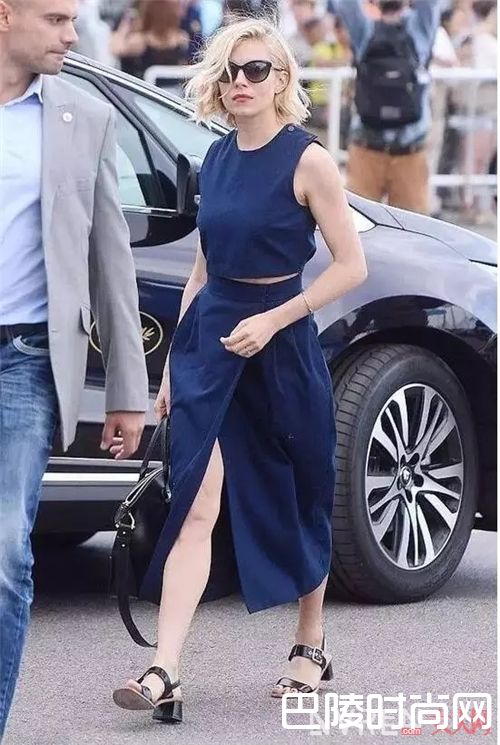 削肩裙如何搭配？_肩宽穿什么都丑？那是因为你不知道这4种款式的穿搭！