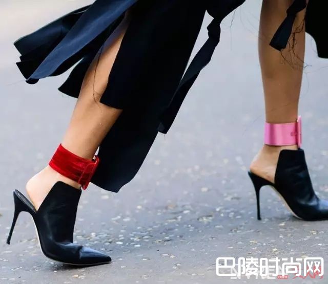 什么是脚环_Choker还没戴够 现在又流行“脚环”了？