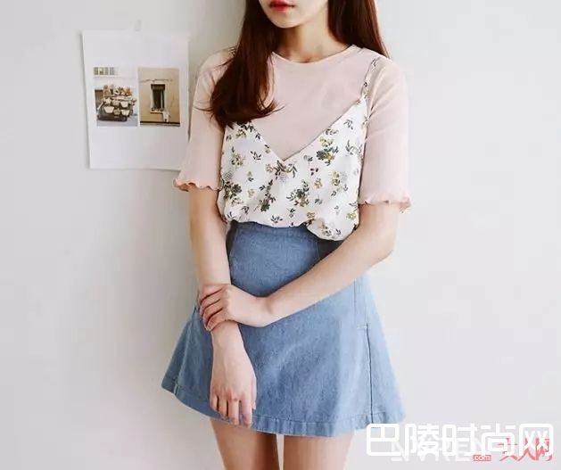 蓝色和粉色如何搭配_清爽的蓝色穿搭 让你看到高质感的休闲气质