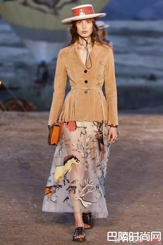 各品牌2018春夏系列风格_什么叫娘man 就是运动风和柔美女人味相结合