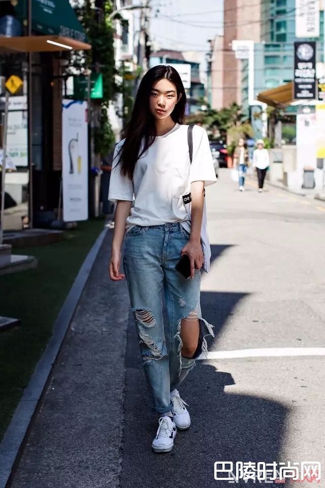 蓝色和什么颜色搭配好看_清爽的蓝色穿搭 让你看到高质感的休闲气质