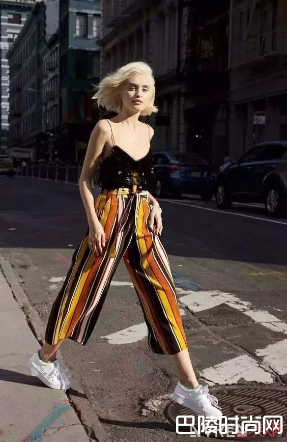 吊带上衣如何搭配_骚动的夏季穿上Slip dress吊带令你风情万种