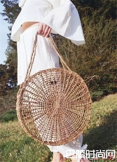 Pari desai草编包有哪些？_最适合夏天的包包 那就只能非草编包莫属了！
