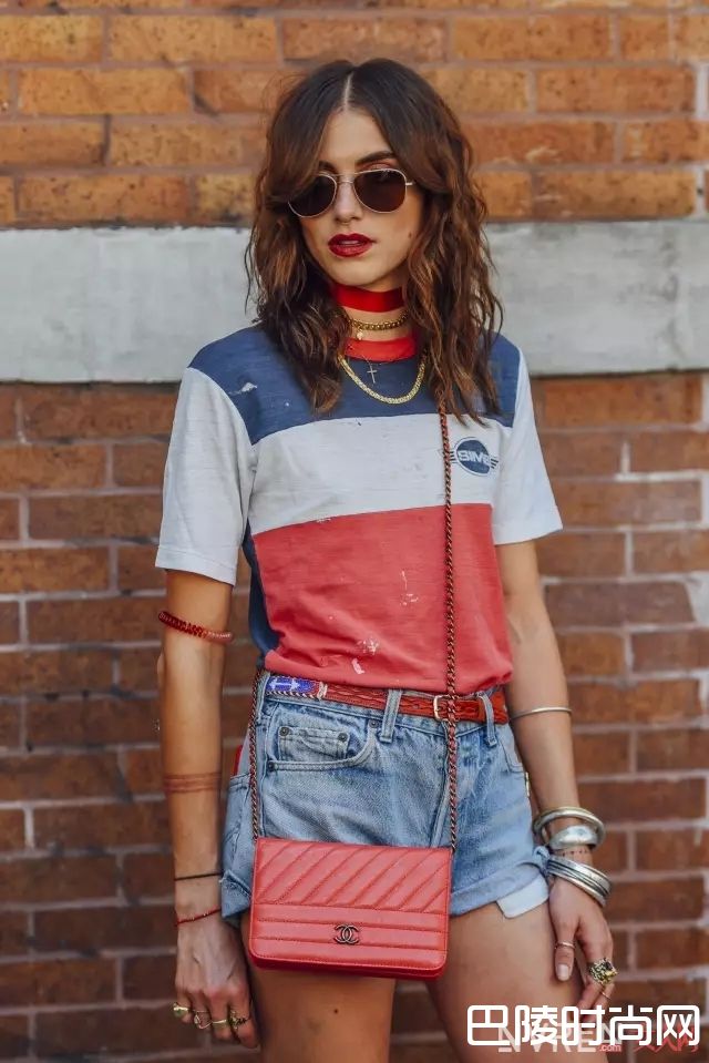 蓝色和红色如何搭配_清爽的蓝色穿搭 让你看到高质感的休闲气质