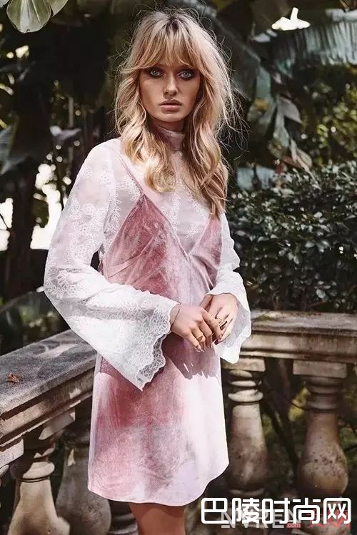 吊带裙跟上衣如何叠搭_骚动的夏季穿上Slip dress吊带令你风情万种