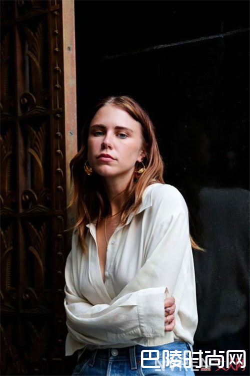 丹宁牛仔裤如何穿出高级感_夏日能把牛仔穿出时髦 你才是真正的搭配高手