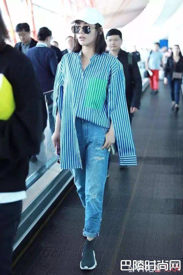 明星穿的蓝色单品_清爽的蓝色穿搭 让你看到高质感的休闲气质