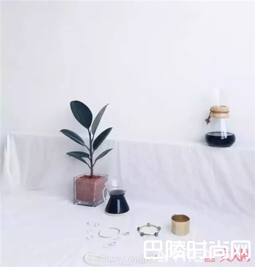 COS有哪些饰品?_这些适合春夏的首饰 让你发现穿搭细节的小而美