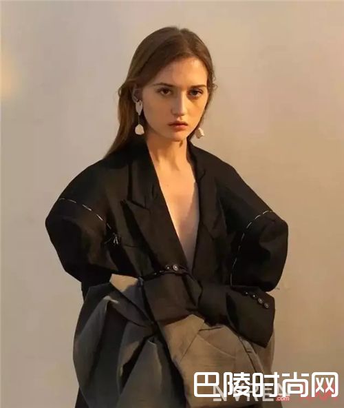 Thing In Thing Studio有哪些首饰？_这些适合春夏的首饰 让你发现穿搭细节的小而美