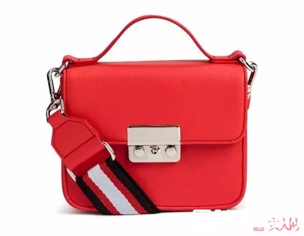 红色单品推荐_你穿红色显土又显黑，配色没选对才是罪魁祸首