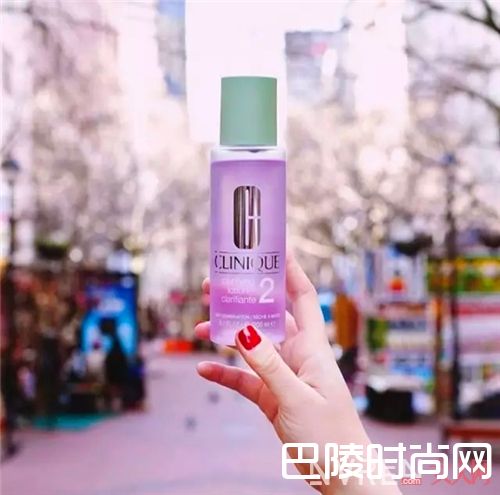 倩碧的洁肤水该如何使用？_网红护肤品不好用销量还那么好？可能是你不会用！