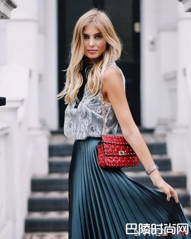 红色包包和鞋子推荐_你穿红色显土又显黑，配色没选对才是罪魁祸首