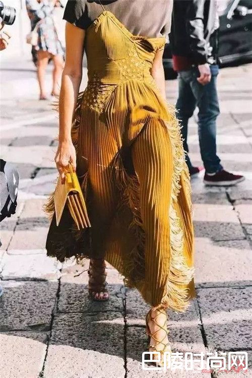 绑带凉鞋好看吗_今年夏天最流行的5款凉鞋 哪一款才是你的菜