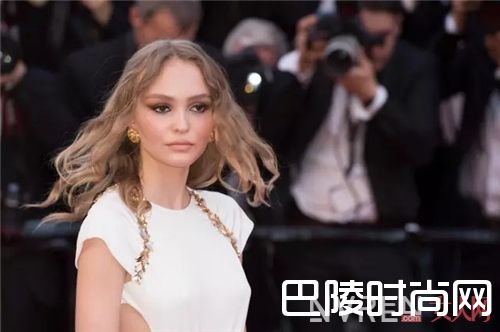 使用裸色系唇色的明星有哪些？_我与戛纳最近的距离 就是拥有和女神同款唇色！