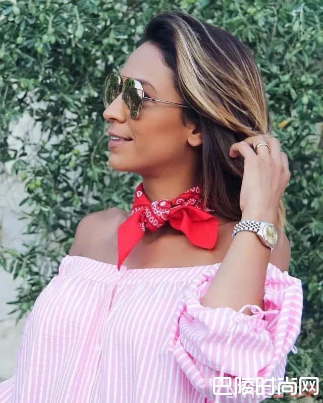 红色怎样穿才能避免老气_你穿红色显土又显黑，配色没选对才是罪魁祸首