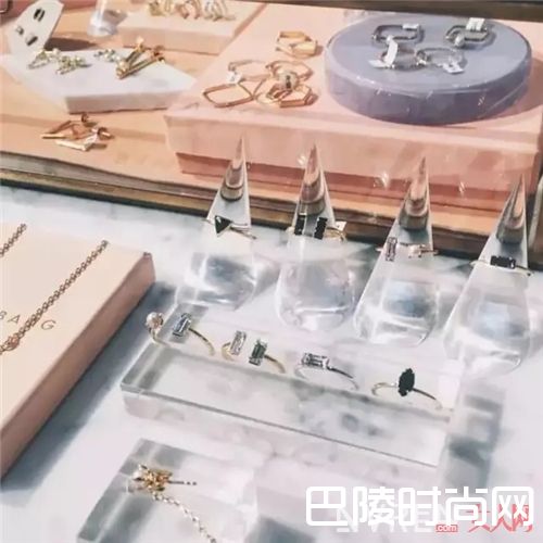 Bing Bang NYC有哪些饰品？_这些适合春夏的首饰 让你发现穿搭细节的小而美