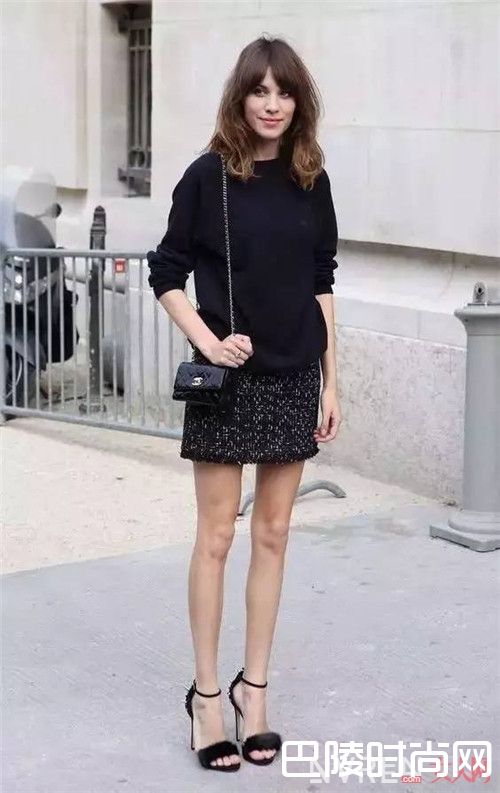 一字带凉拖好看吗_今年夏天最流行的5款凉鞋 哪一款才是你的style 