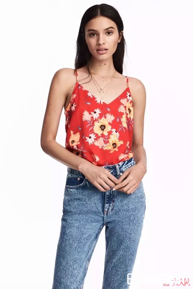 红色单品推荐_你穿红色显土又显黑，配色没选对才是罪魁祸首