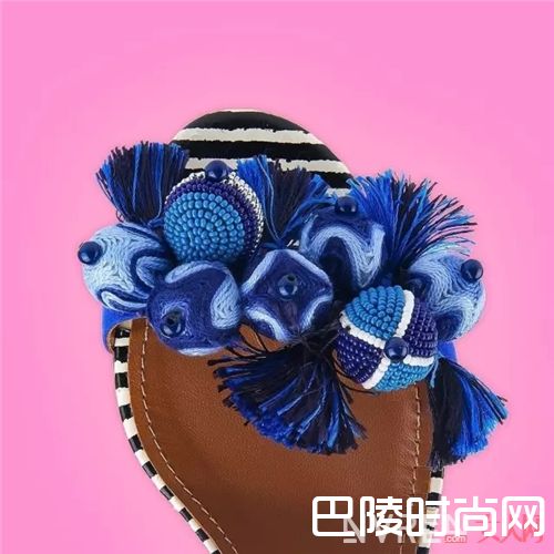 AQUAZZURA绑带鞋如何搭配？_从平底到高跟 今年的绑带鞋增添了不少新花样！