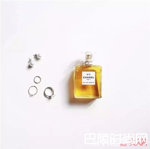 COS有哪些饰品?_这些适合春夏的首饰 让你发现穿搭细节的小而美