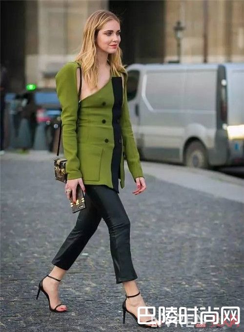 一字带凉拖好看吗_今年夏天最流行的5款凉鞋 哪一款才是你的style 