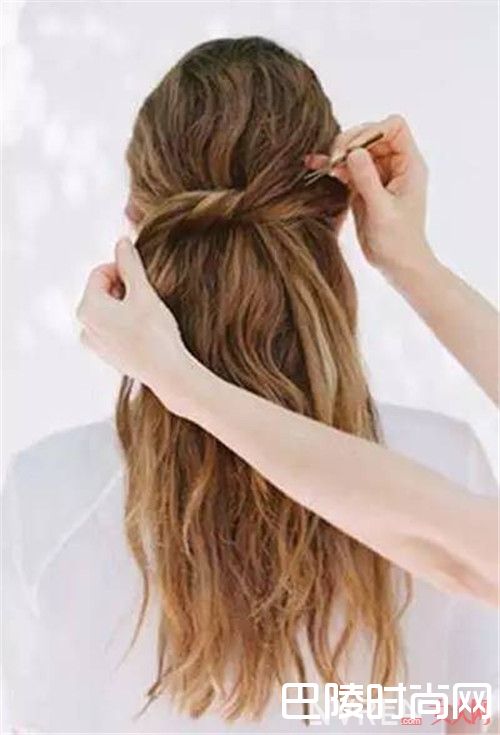 第二款扎发介绍_2款简单好看的扎发 让这个夏天更清凉