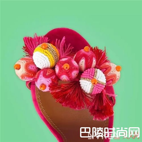 AQUAZZURA绑带鞋如何搭配？_从平底到高跟 今年的绑带鞋增添了不少新花样！