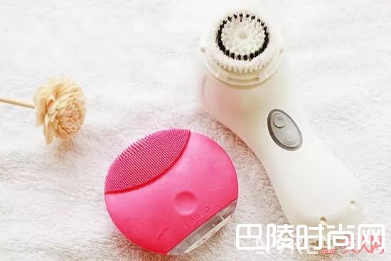 适合不同肤质的洗脸刷分类_拯救化妆新手 这些化妆小工具人人必备