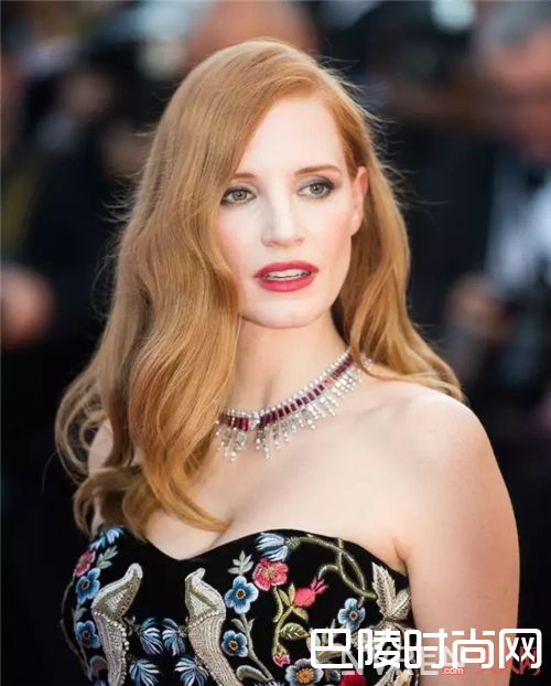 使用红色系唇色的明星有哪些?_我与戛纳最近的距离 就是拥有和女神同款唇色!