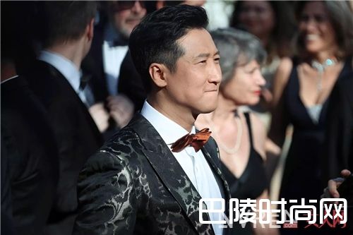 戛纳电影节上谁穿的最雷人？_戛纳电影节开幕！红毯PK谁穿的最美呢？