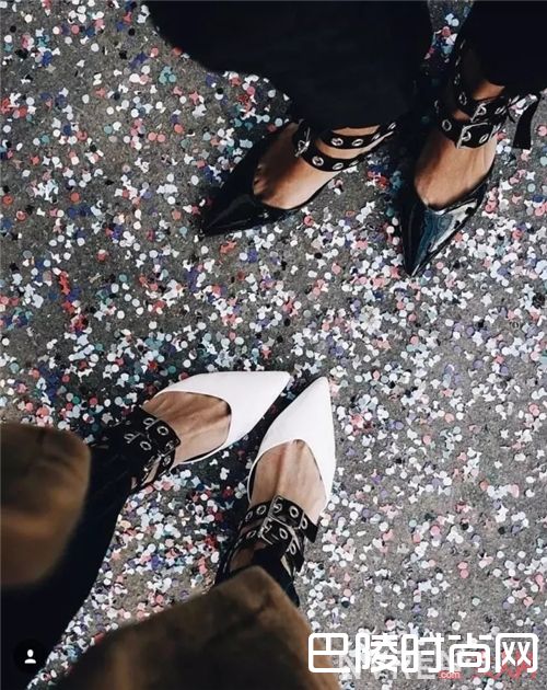 Self-Portrait绑带鞋如何搭配？_从平底到高跟 今年的绑带鞋增添了不少新花样！