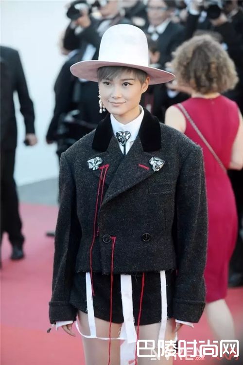 使用裸色系唇色的明星有哪些?_我与戛纳最近的距离 就是拥有和女神同款唇色!