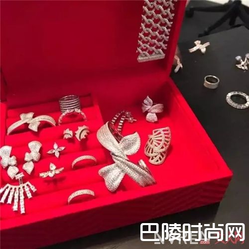 Apm Monaco有哪些饰品?_这些适合春夏的首饰 让你发现穿搭细节的小而美