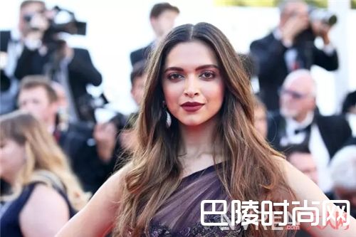 使用红色系唇色的明星有哪些?_我与戛纳最近的距离 就是拥有和女神同款唇色!