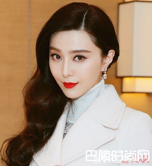 倒三角脸型怎么打腮红_腮红乱打可是会破坏你的气质的 这些打法你懂吗