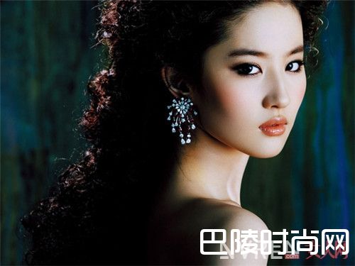 鹅蛋脸怎么打腮红_腮红乱打可是会破坏你的气质 这些打法你懂吗